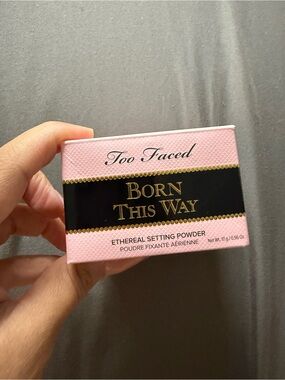 Too Faced Born This Way Setting Powder translucent deep